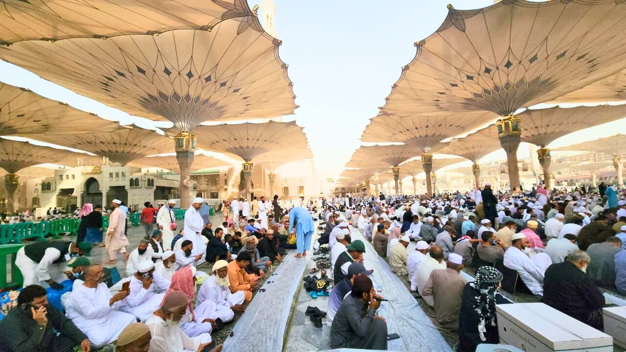 TODAY At Masjid Nabawi Madinah: 26th Ramadan Iftar, Maghrib, Haswa, Food, LIVE Last 10 Days 4K