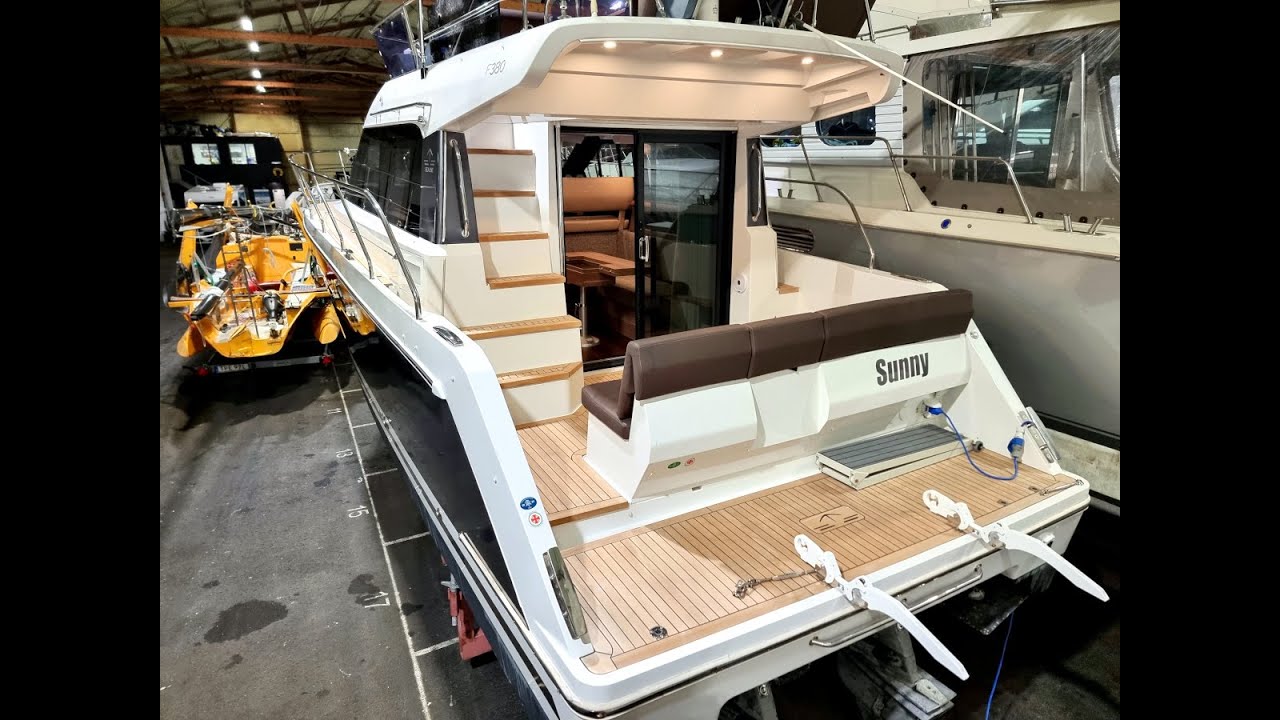 Beautiful and very well equipped Sealine F380 2015 with the big engines for sale in Sweden
