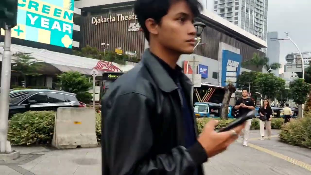 Mal Sarinah Beroperasi Normal Pasca Papan Reklame Terbakar | Eskalator Pertama Ada Disini! 
