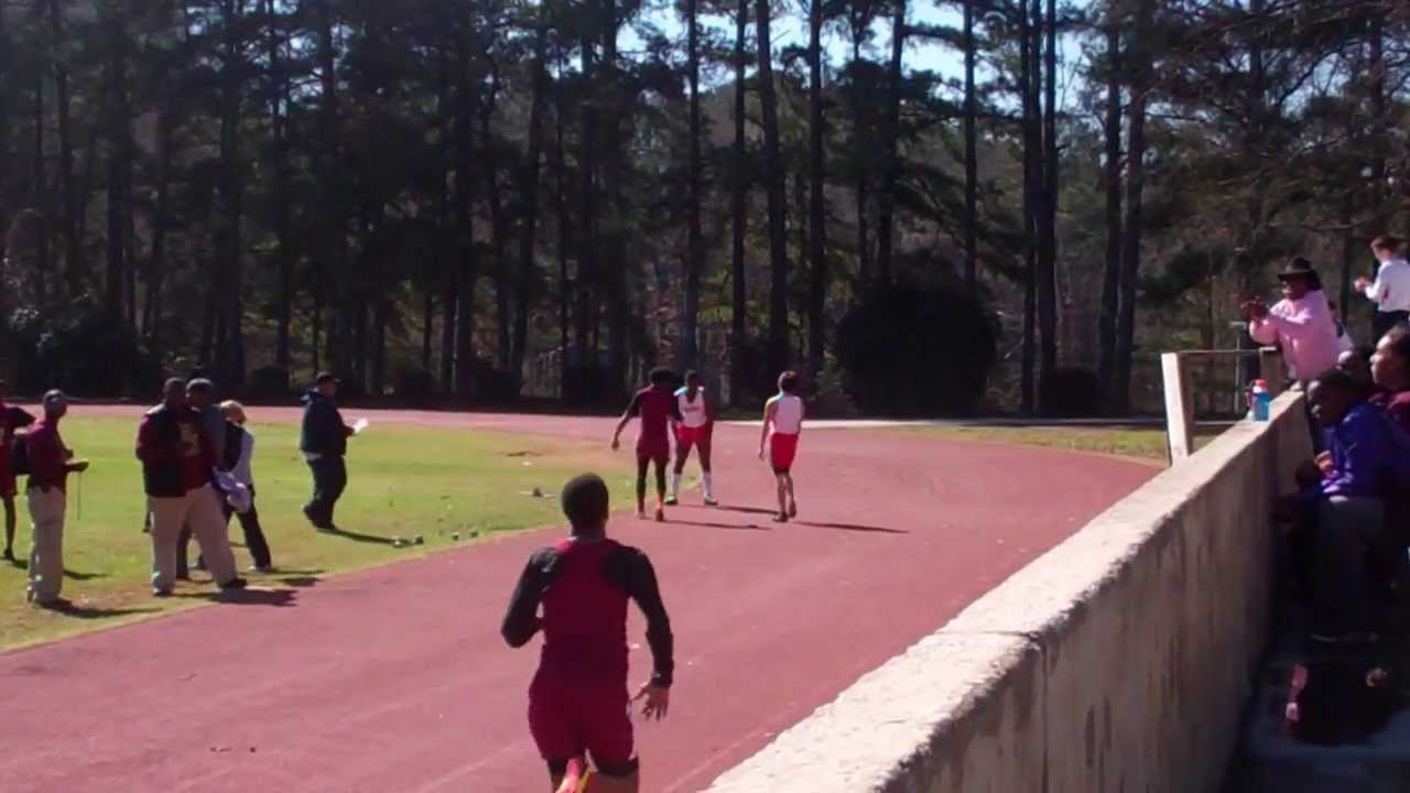 Ahmir Lee Crushes 400 meters