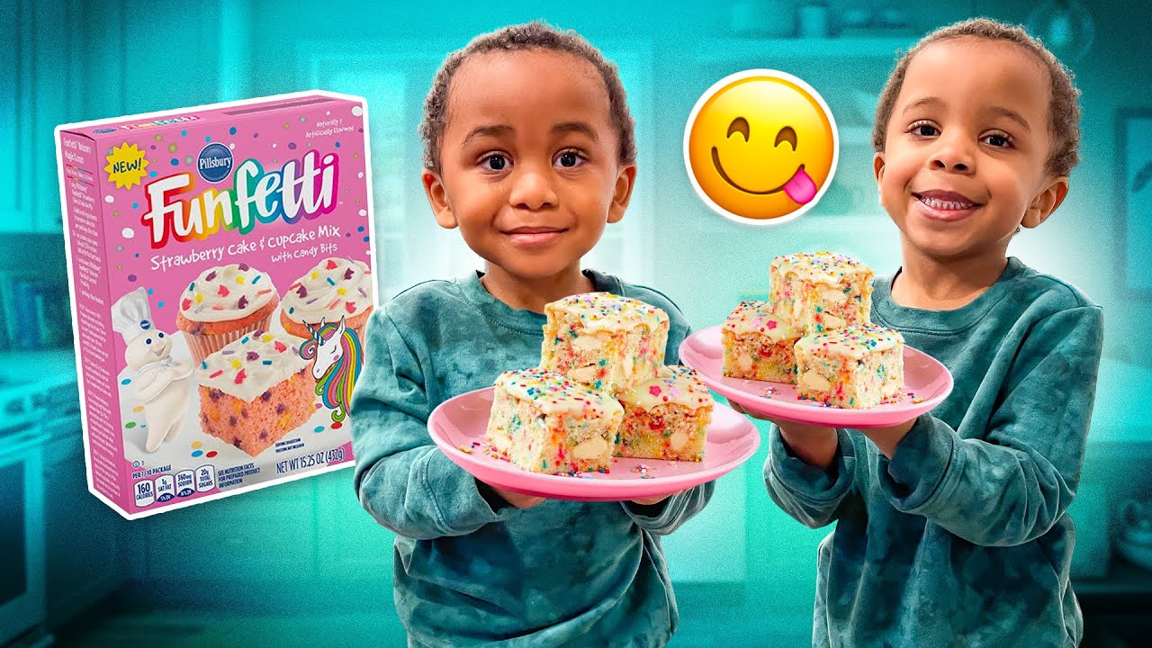 OUR FIRST TIME MAKING STRAWBERRY VALENTINE CUPCAKES 🧁💕 *SPECIAL RECIPE*