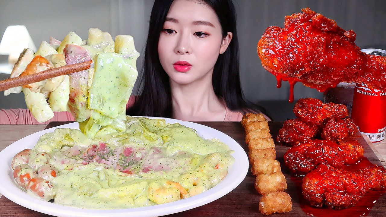 ASMR MUKBANG | Самая острая курица в Корее 🔥 Сливочный ттокпокки с базиликом (лапша, креветки)