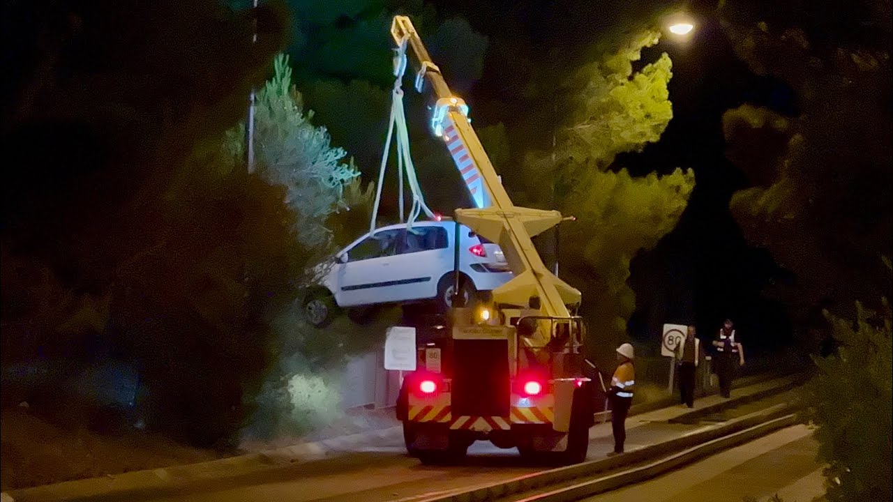 Car Stuck on Adelaide’s O-Bahn Busway – A Truly Unusual Sight!