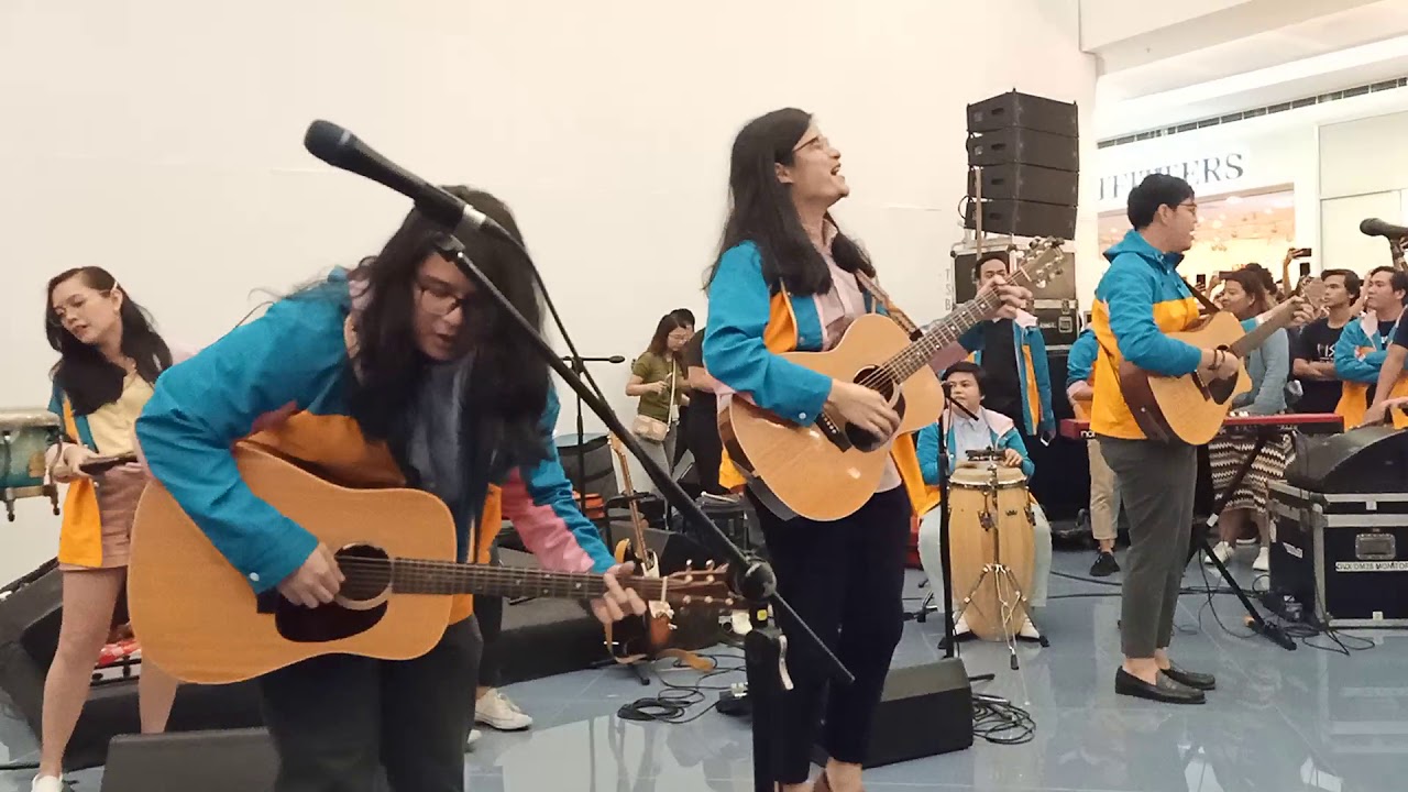 Pagtingin - Ben&Ben (MOA Busking) [w/ power failure and Poch's epic guitar solo]