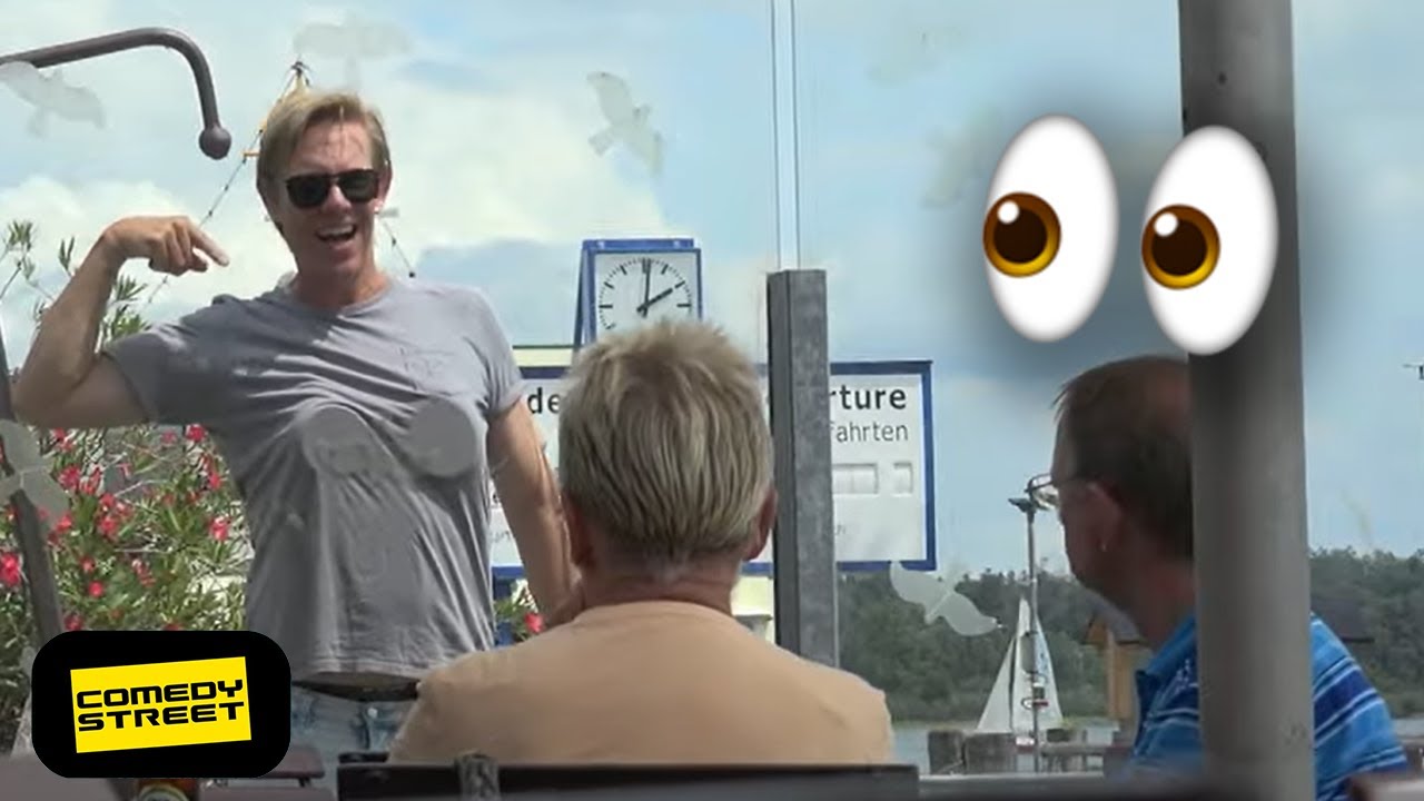 Simon wollte doch nur wissen, ob das Café gut ist! | Comedystreet