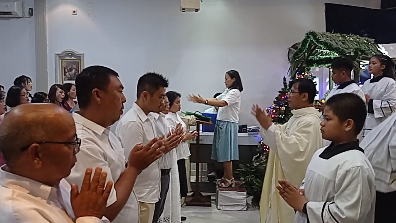 Misa Malam Natal Di Paroki St. Yusup Kotabaru 24 Des 25,  Part 3