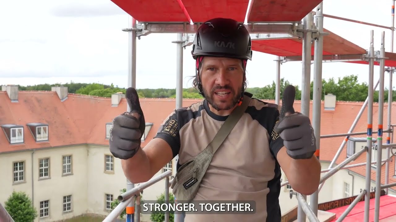 Modern SUPER-RS scaffolding system meets historic castle tower