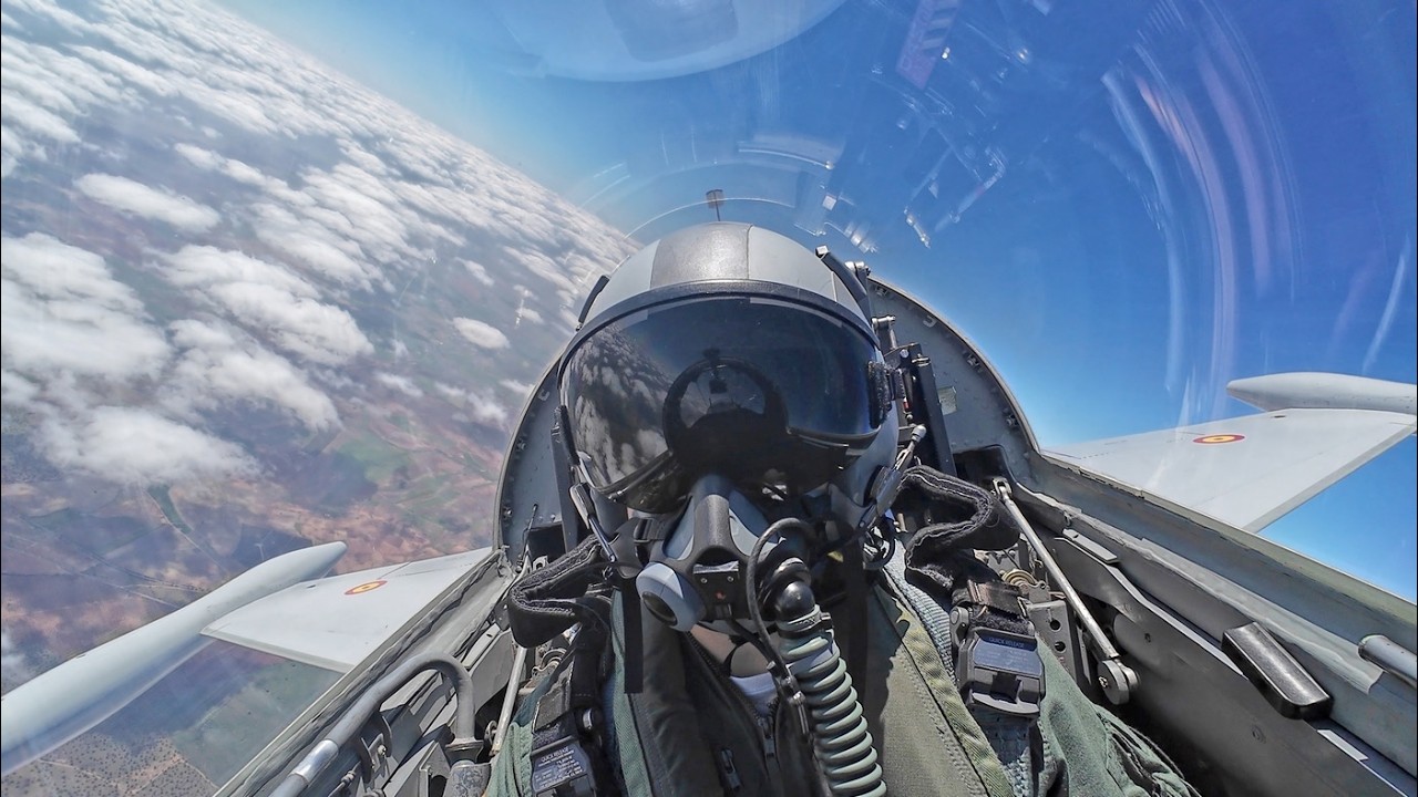 Vuelo de instrucci&oacute;n de Su Alteza Real la Princesa de Asturias con el F5