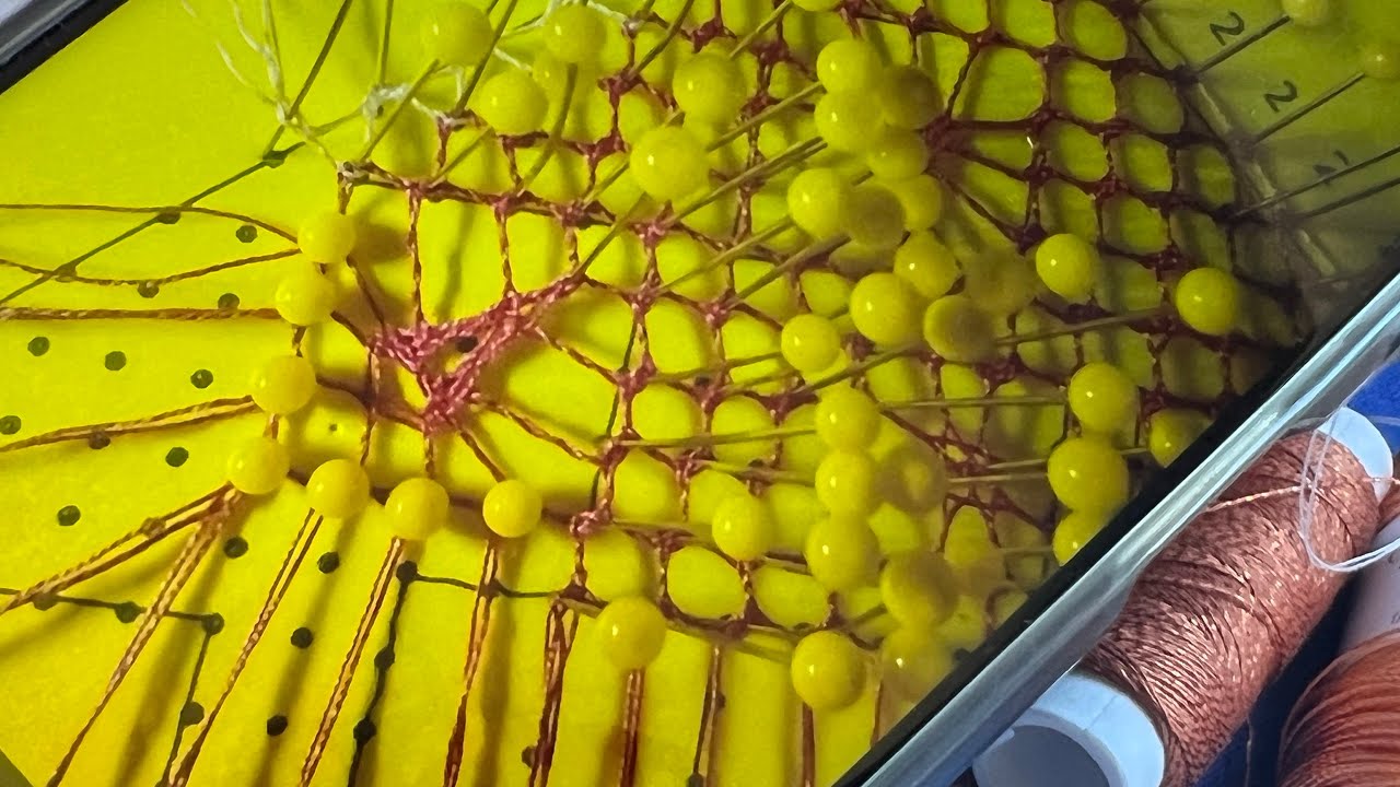Araña Torre Eiffel - Encaje de Bolillos Raquel M Adsuar Bolillotuber - Colaboracion Pilar Lopez