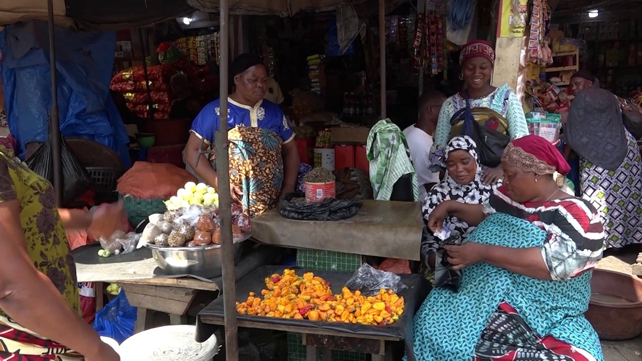 Immersion dans le quotidien des femmes qui font battre le cœur du marché d'Adjamé