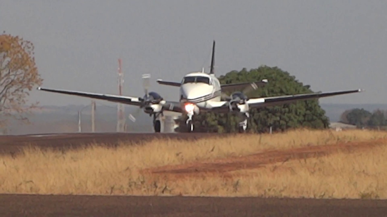 Beechcraft King Air C90A (PT-WHP) Takeoff SWME
