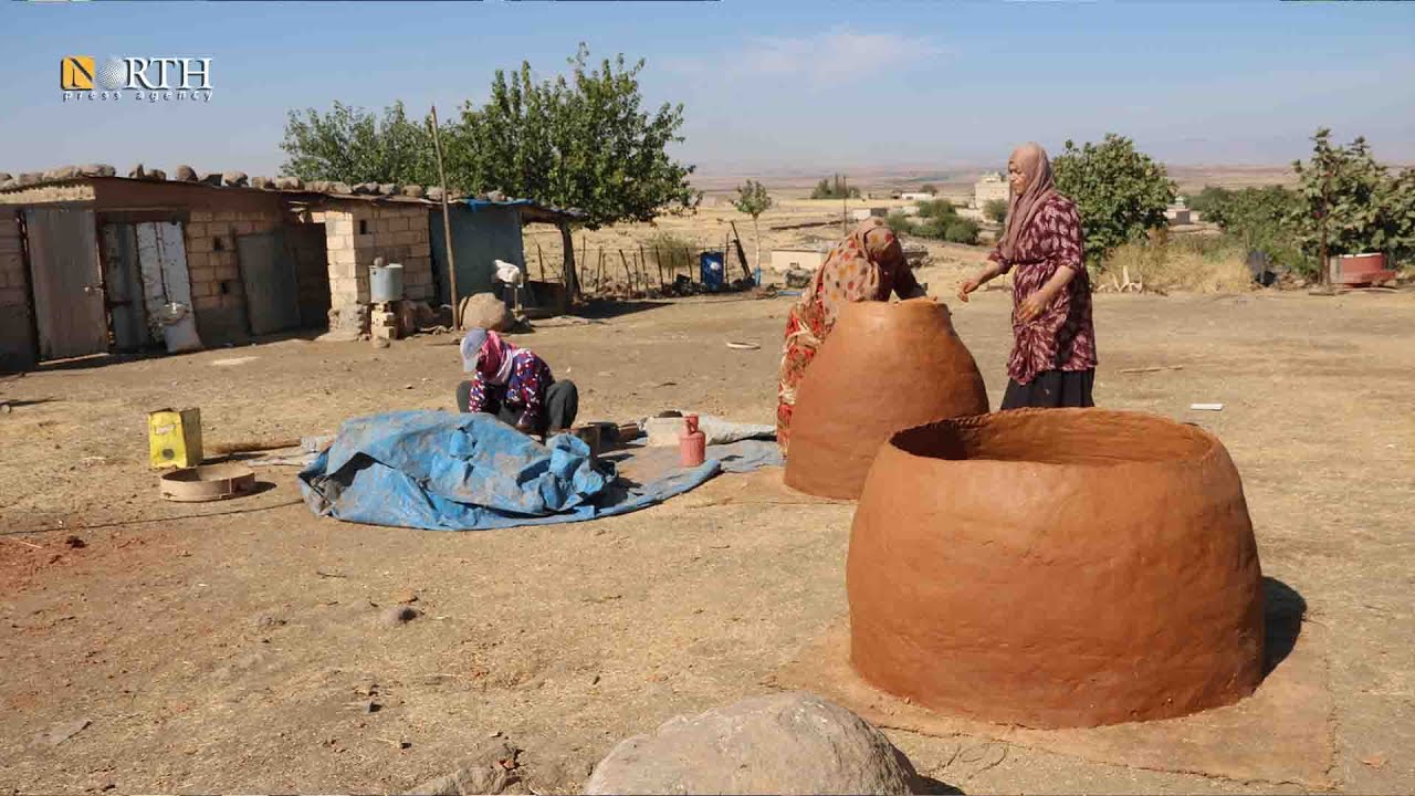 ديرك - نساء يتحدثن عن صناعة التنور الطيني بريف ديرك - نورث برس