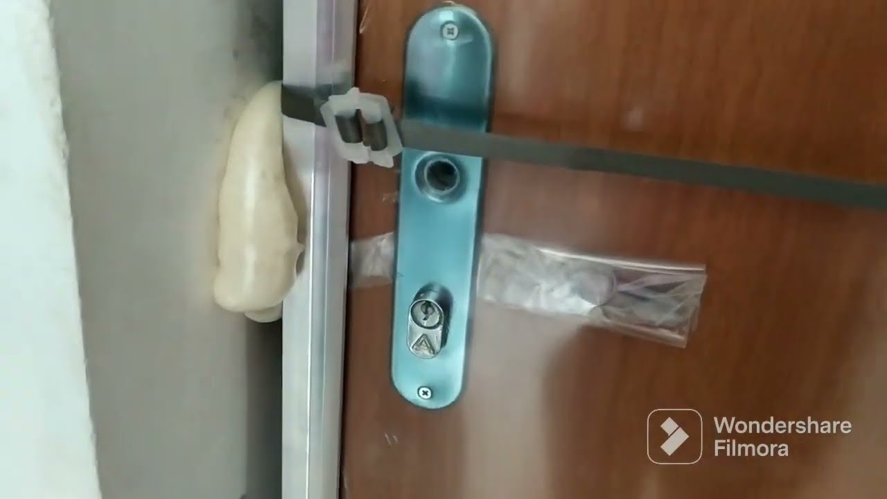 APRENDA A INSTALAR PORTA COM ESPUMA EXPANSIVA/com marco de alumínio -LisiCastro