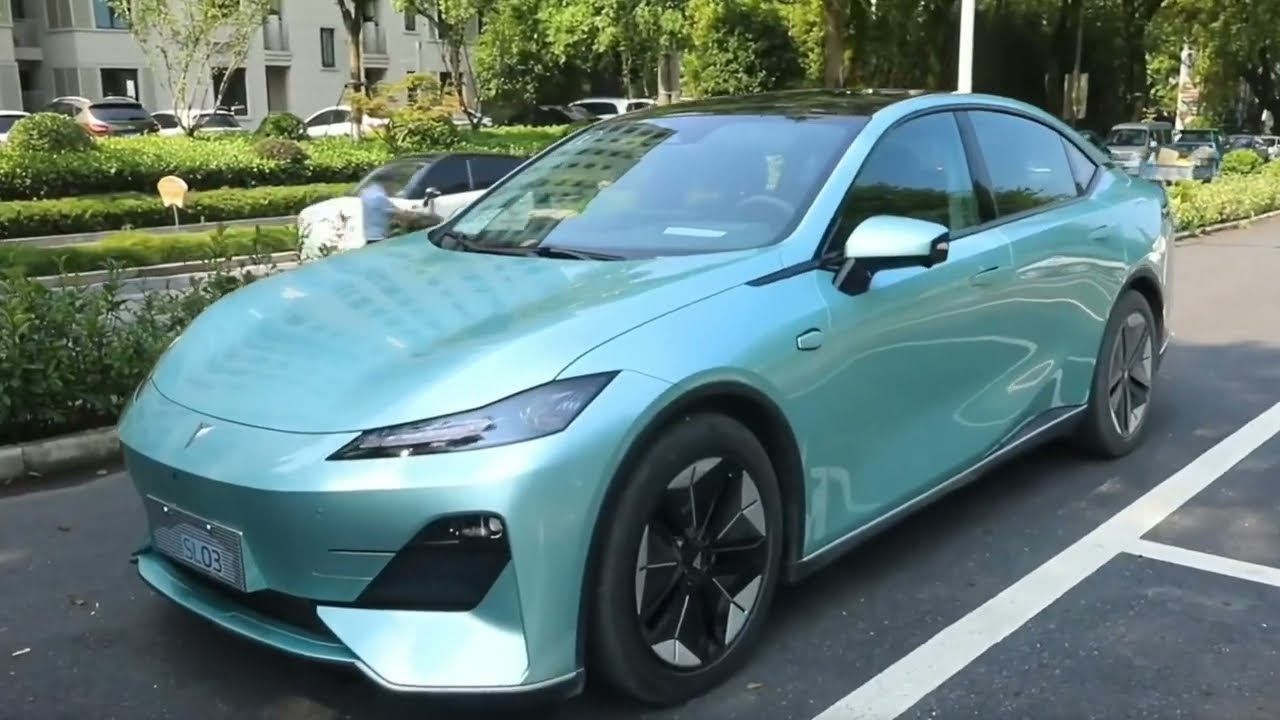CHANGAN SHENLAN SL03/  700 км.  Хорошее авто за адекватные деньги.