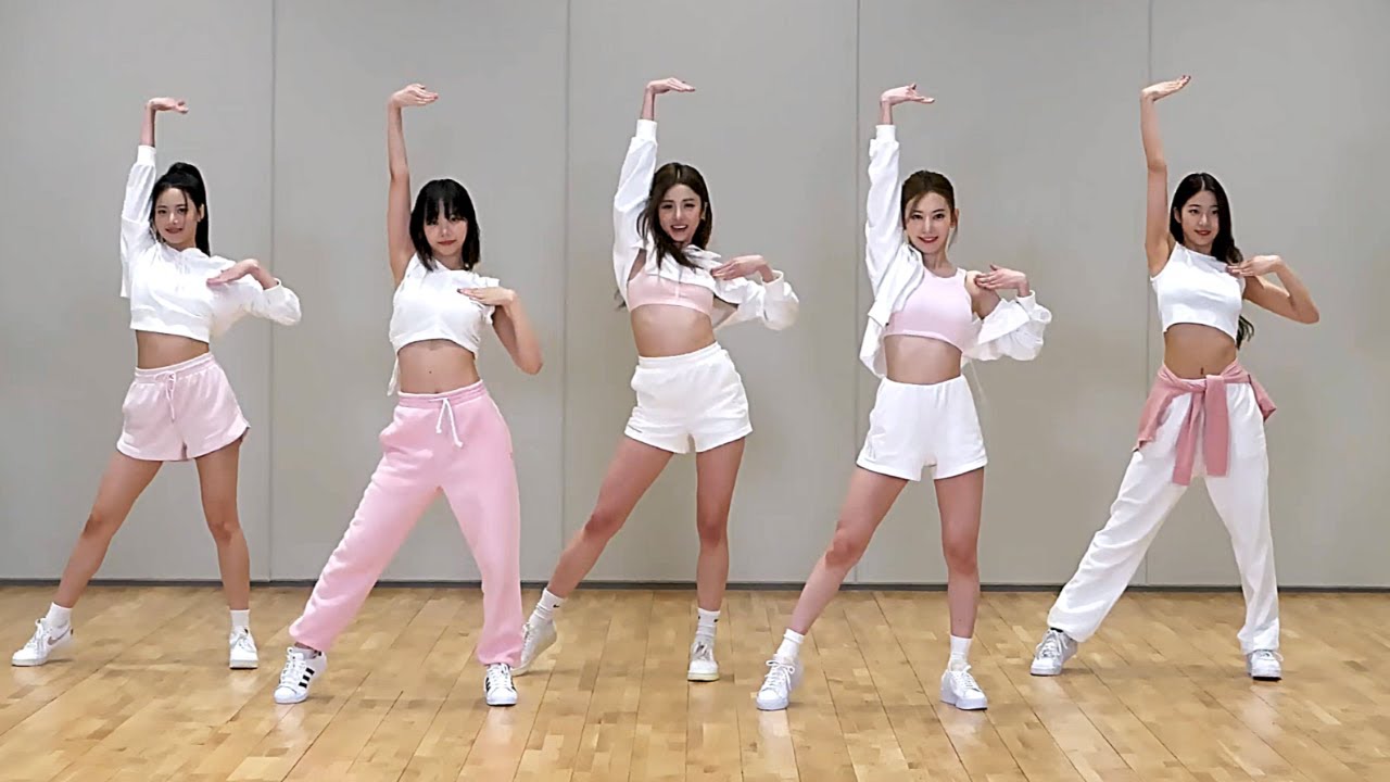 LE SSERAFIM - &lsquo;Blue Flame&rsquo; Dance Practice Mirrored