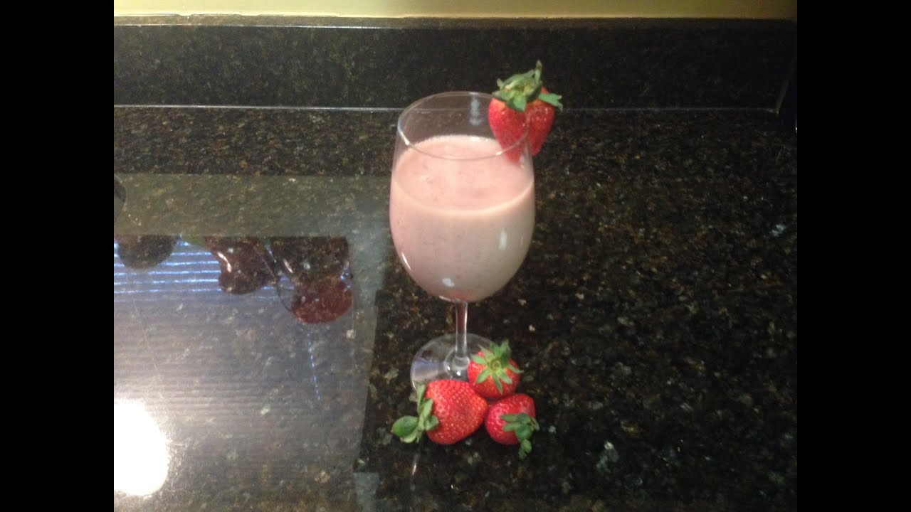 Strawberry Banana Smoothie with Flax Seeds