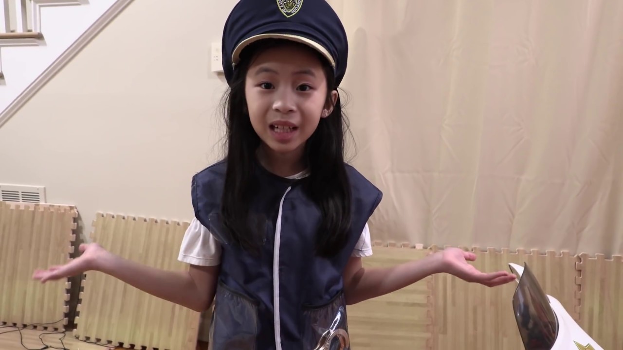 Pretend Play Police Text and Drive a Car