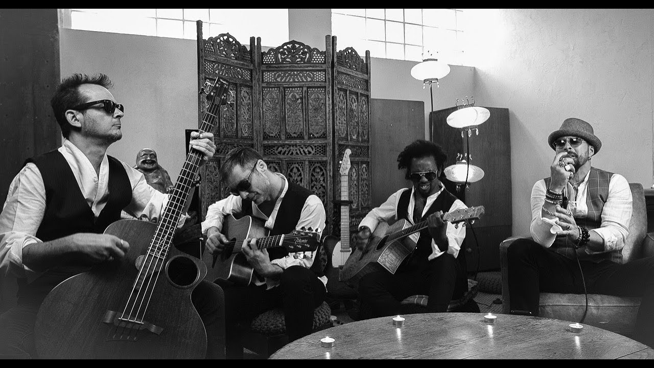 QUEEN- AEROSMITH - SOMEBODY TO LOVE-CRYING (ACOUSTIC) - TOM ROSS -  THE VOICE10- The Rock'Heart band