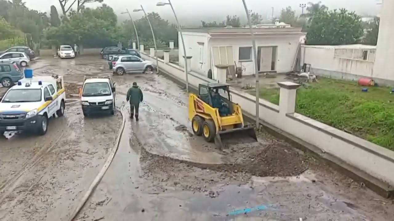 Maltempo. Allagamenti e frane devastano Ischia, gravi danni in tutta l'isola