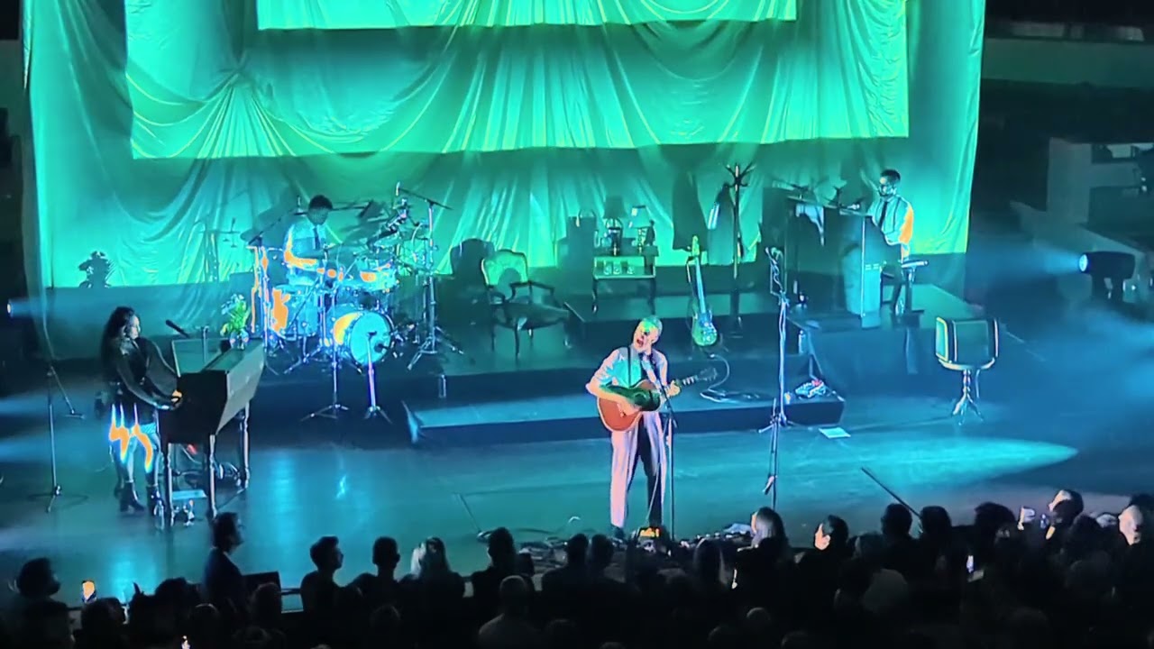 @AsafAvidan Different pulses, 19-10-25 Tivoli Vredenburg Utrecht 