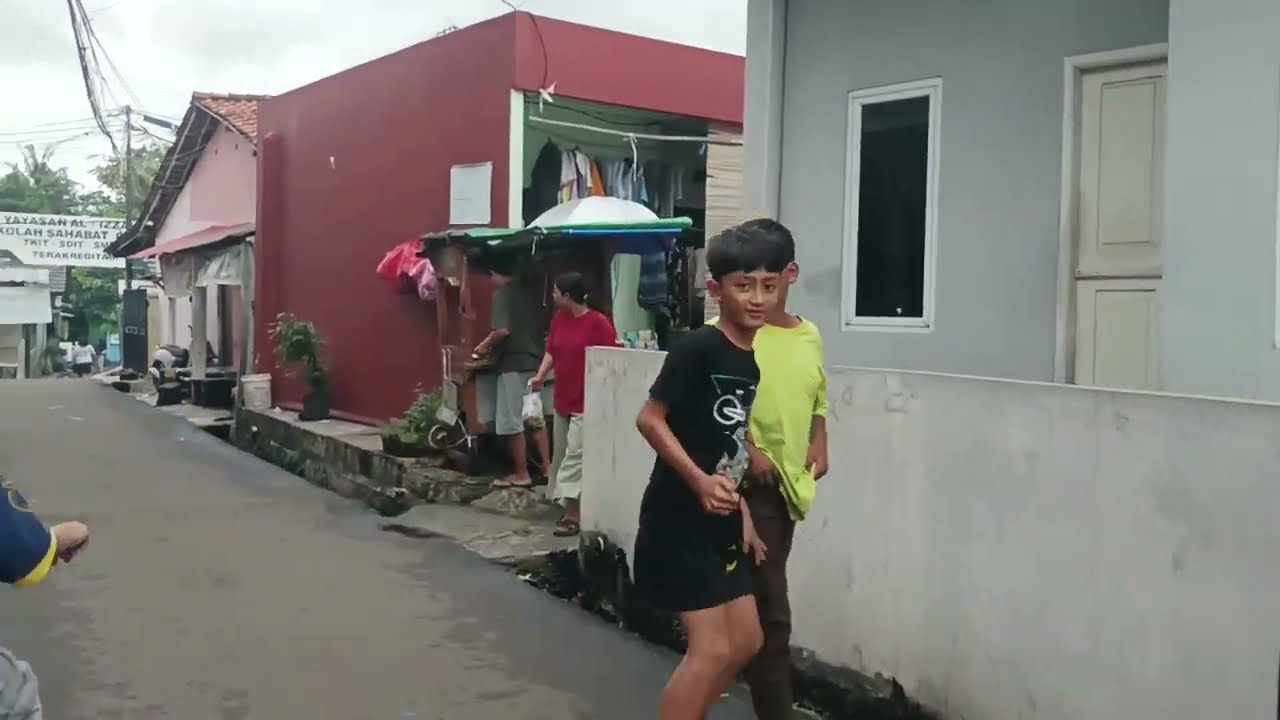 Suasana Sore Jalan Kampung Pondok Belimbing Tangerang Selatan