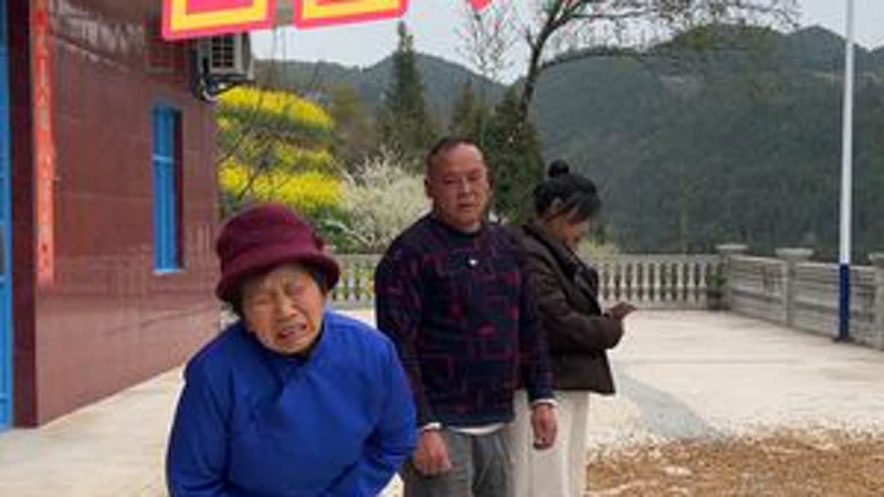 百善孝为先赡养老人是我们每个人应尽的义务 #孝敬老人#农村生活 #上热门 #一定要看到最后 #二黄团队