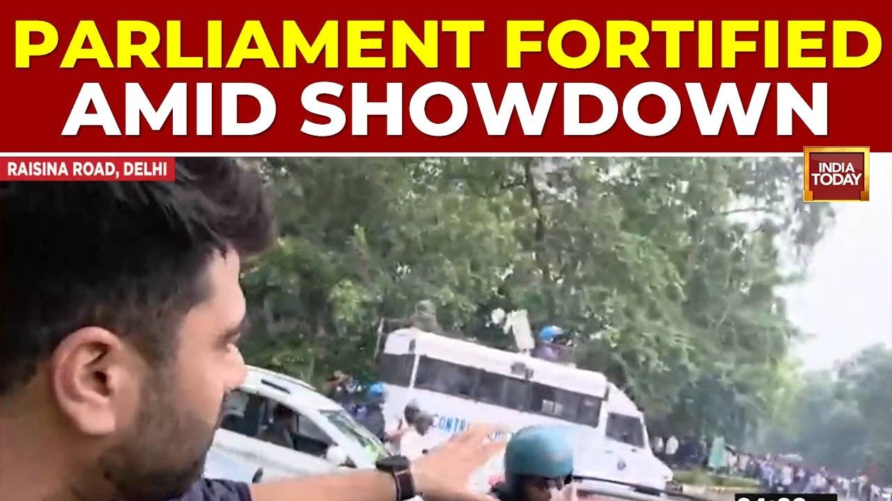 Watch: Delhi Police Fire Tear Gas To Disperse 'Violent' CJP Protesters Near Le Meridien & Parliament