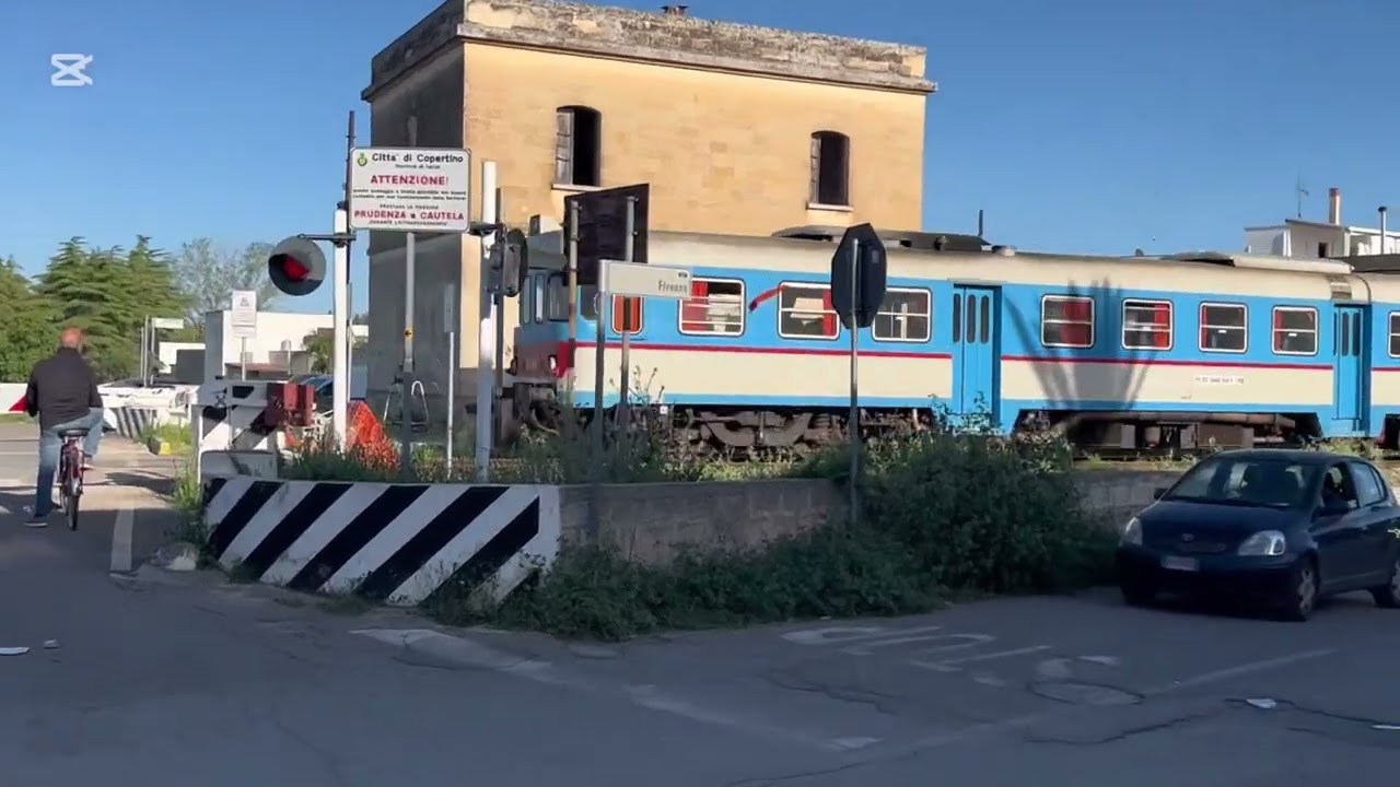 Passaggio a livello di Via Galatina accanto alla stazione dí Copertino.