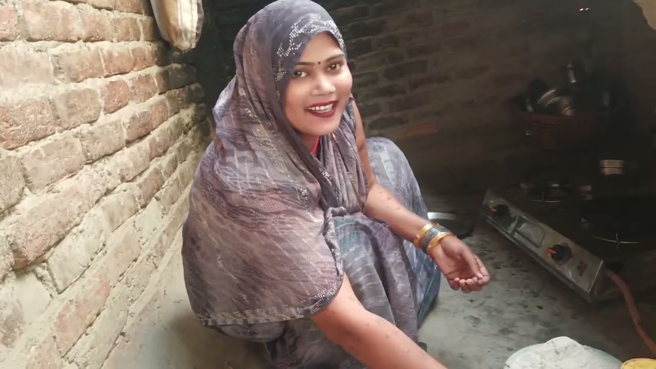 हम देवरानी जेठानी मिलकर बना रहे हैं मटर का पूरी