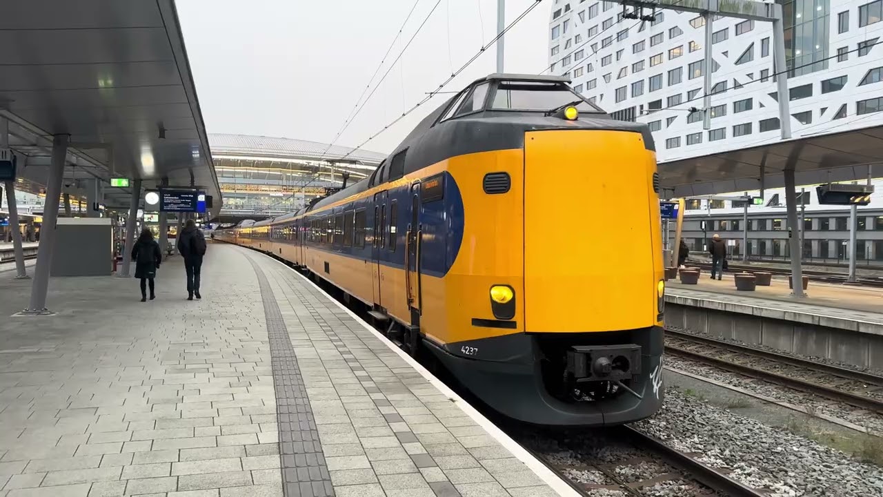 ICMm 4241/4239/42 als IC naar Leeuwarden 