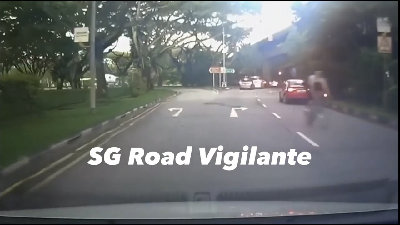 11nov2022 ecp ford road exit cyclist going against flow of traffic into the expressway