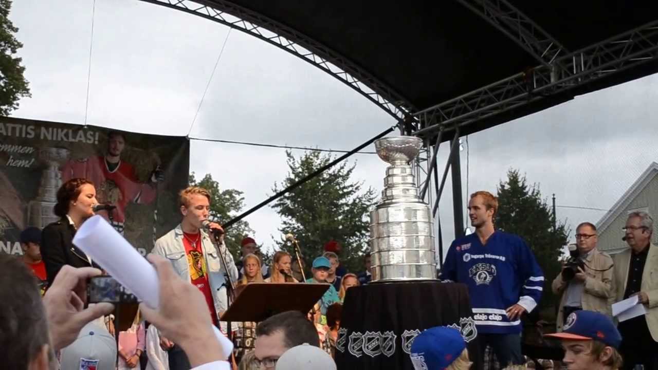 Stanley Cup vinnaren Niklas Hjalmarsson blir hyllad i Eksjö