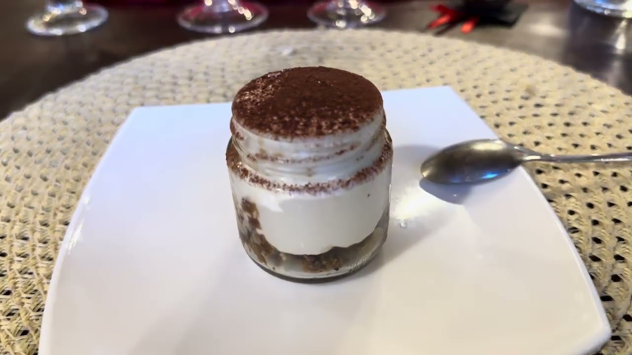Tiramisù in coppetta dolce italiano al caffè | IPHONE 14 PRO | 4k 60p