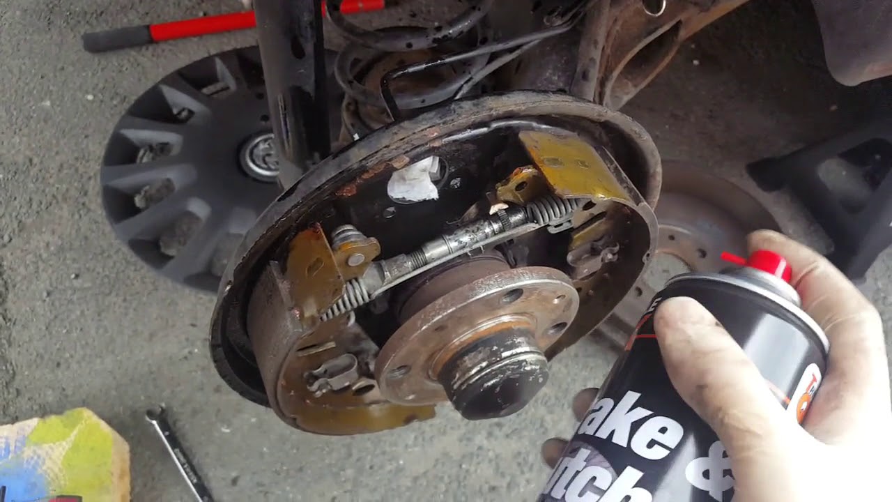 Corsa D - How to change a wheel cylinder!
