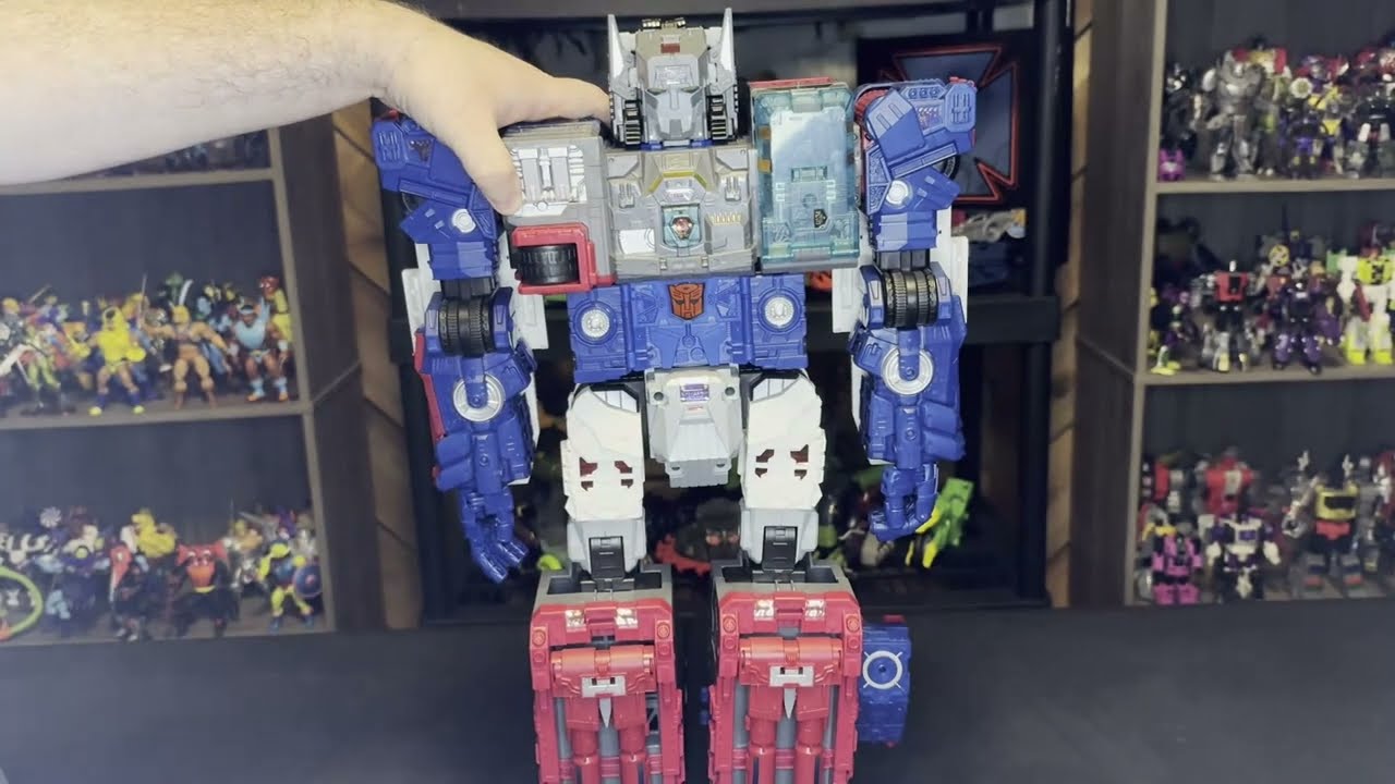 The Pack Rat Toy Review   Titan's Return Fortress Maximus