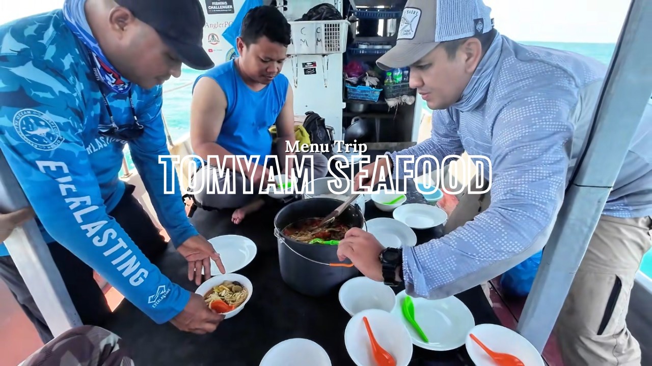Menu Trip kita kali ini TOmyam Seaood dan semangka dingin di siang hari