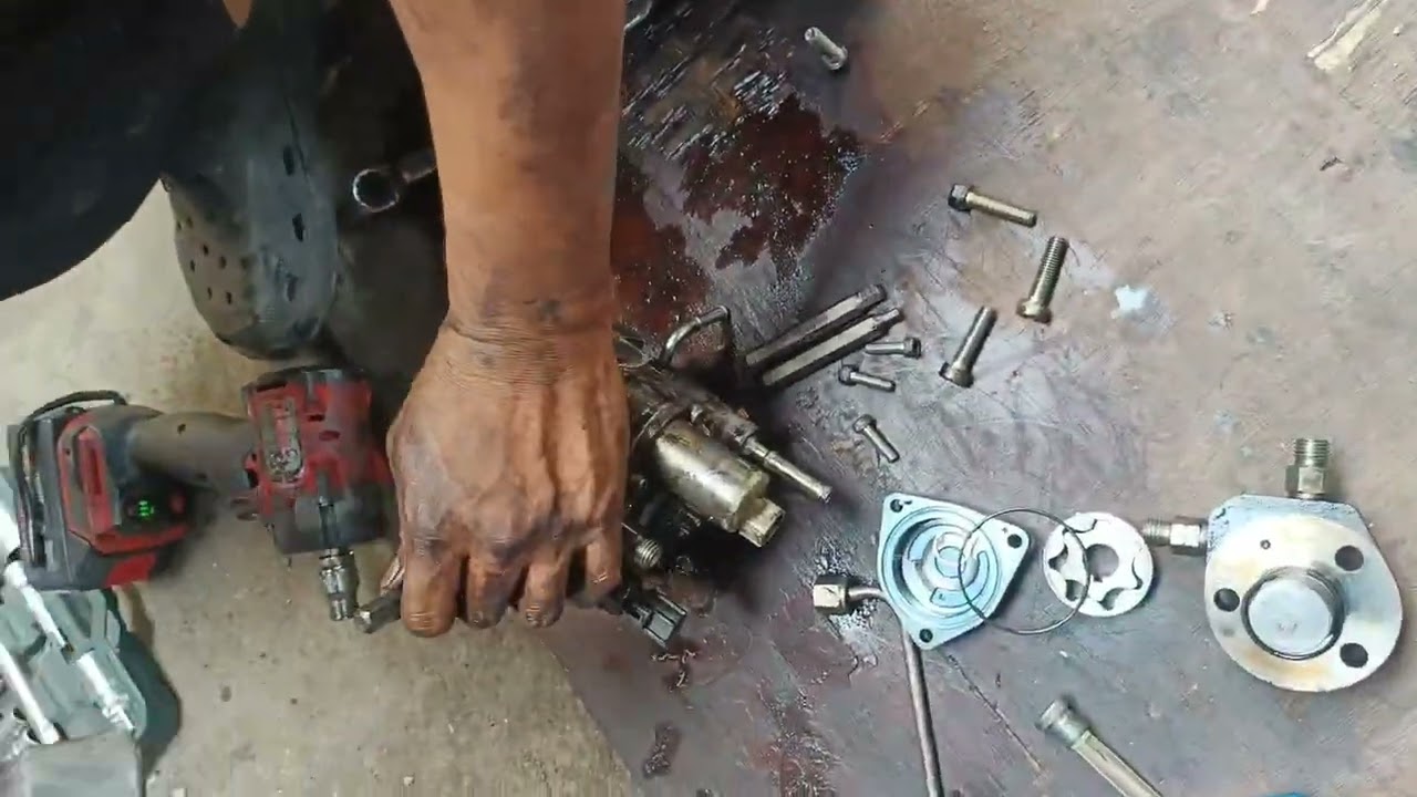 TOYOTA INNOVA NA PALAGING TUMITIRIK SA TAKBO