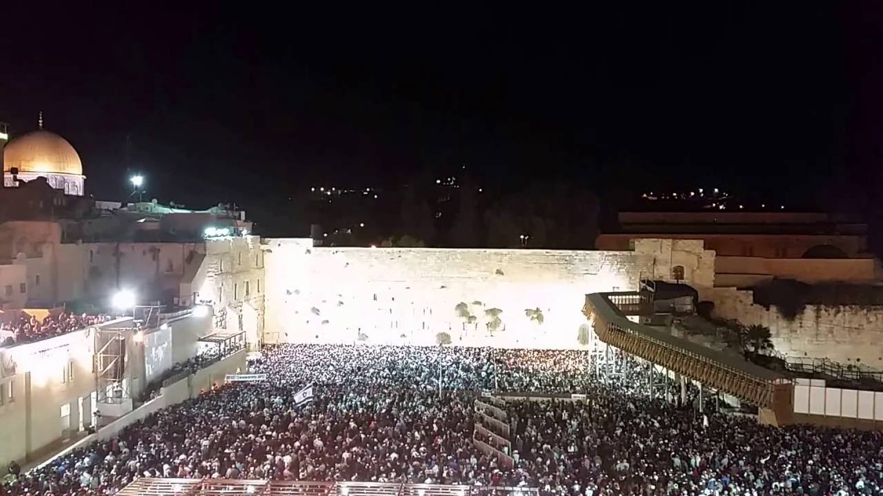 Amazing selichot at the western wall