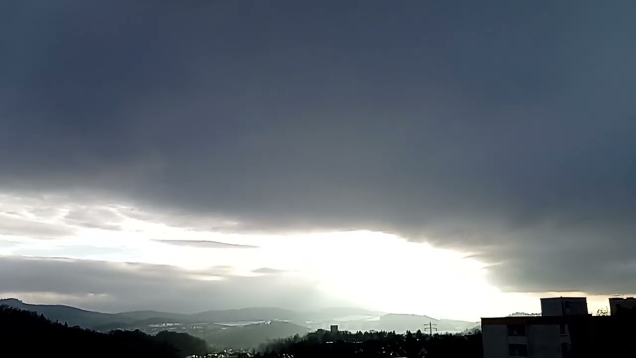 Sonnenschein zwischen den Wolken heute Nachmittag in Meschede am 1.2.2026.⛅