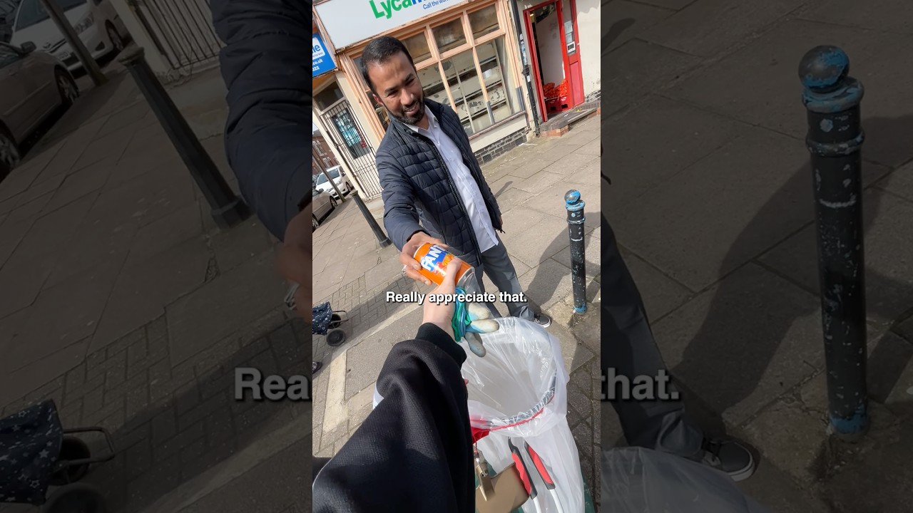 Угостили меня БЕСПЛАТНЫМ напитком 🤝 День 265 - Задание по сбору мусора 🚯