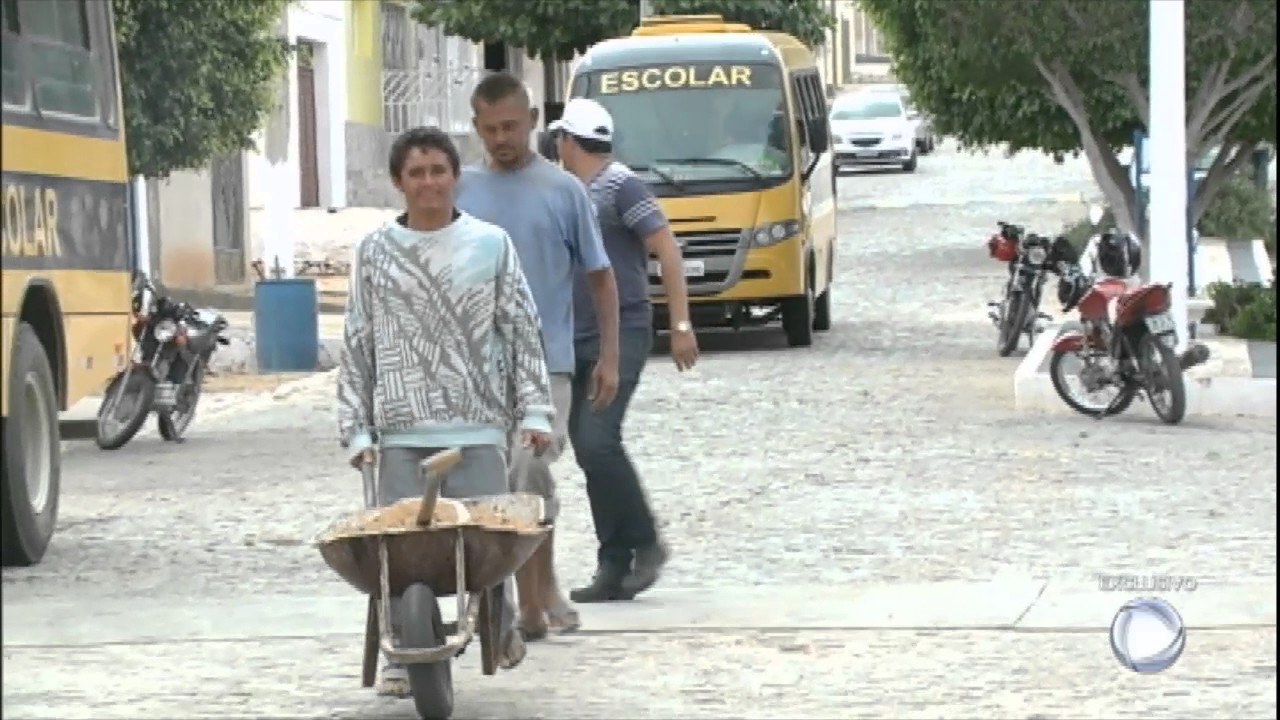 Sertão da Paraíba abriga garimpo de turmalina, uma das joias mais caras do mundo