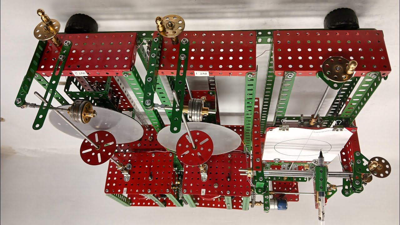 Compact Differential Analyser in Meccano