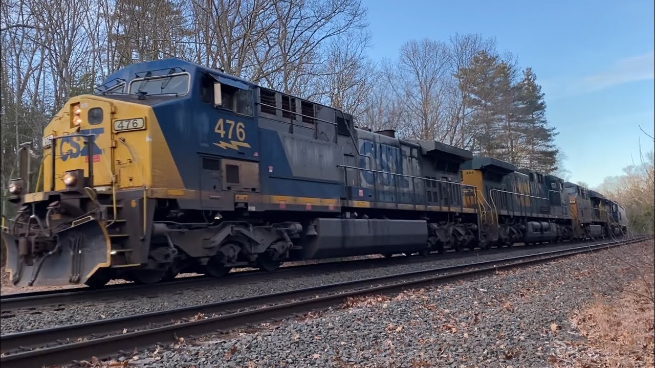 CSX M426/16 passes CP61 with Screamer #476, #5500, and GP40 #6245