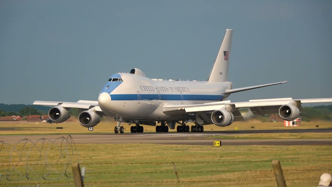USAF ‘Doomsday Plane’ Lands at RAF Mildenhall Ahead of High-Level Meeting with Keir Starmer
