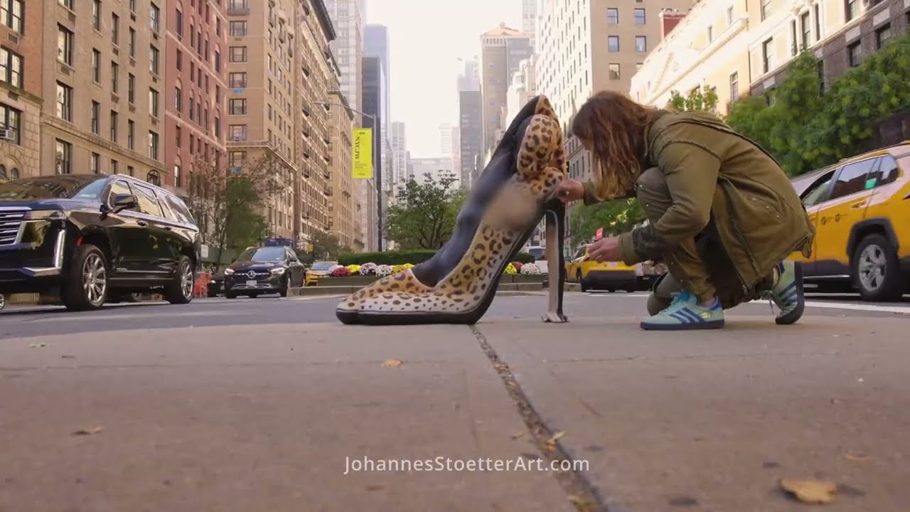 The High Heel in New York City - Bodypainting Illusion by Johannes St&ouml;tter