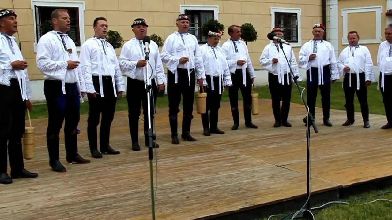 MILOTICE-zpívání sborů na zámku:mužský sbor z LANŽHOTA
