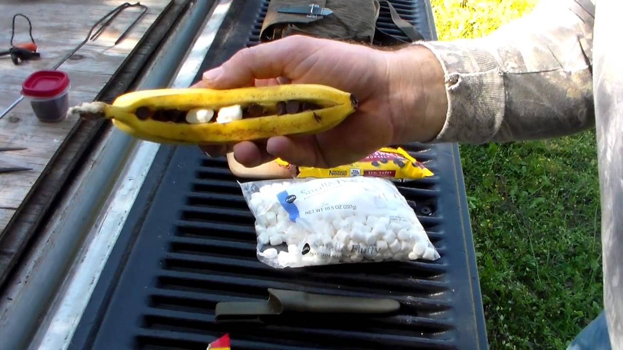 Campfire Roasted Banana with Chocolate and Marshmellow!