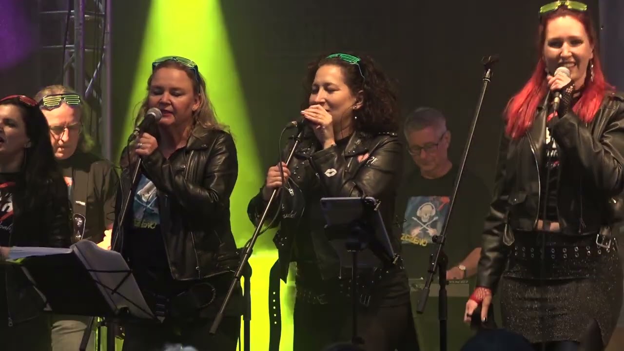 Hrac&iacute; skř&iacute;ň Praha 25 let - live, křest CD, host Kamil Střihavka  30 songů, lze posouvat