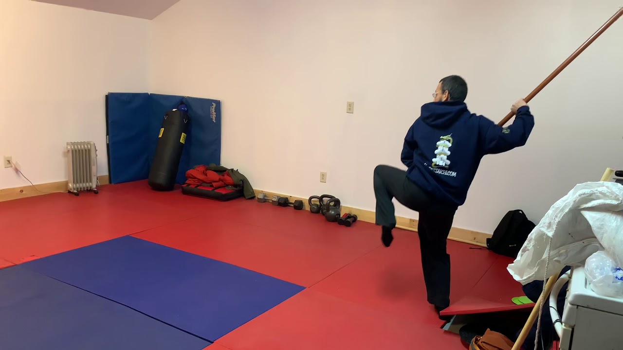 無影拳の棍　自然道太極家武間　Mueiken staff -A little clip from a (winter 2019?) workshop