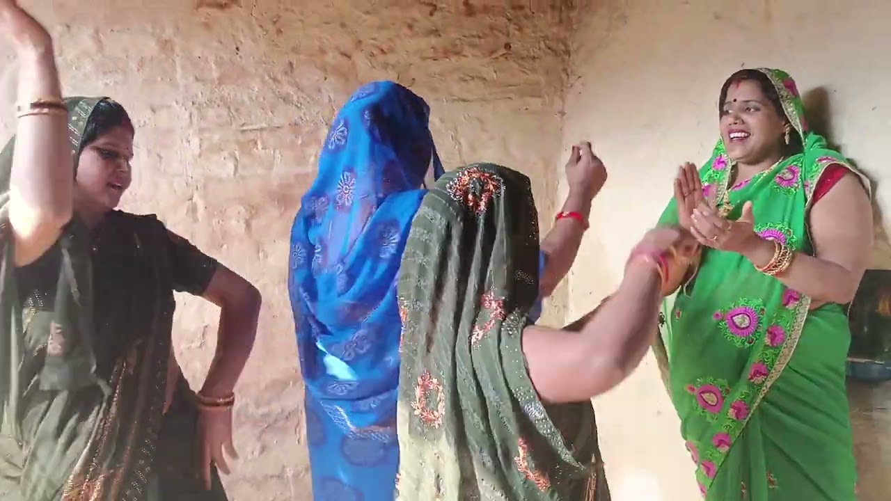 देखिए दोस्तों गांव में देहाती गाना पर लोग कैसे डांस करते हैं Reena Tiwari ke dwara kaharwa Nach geet